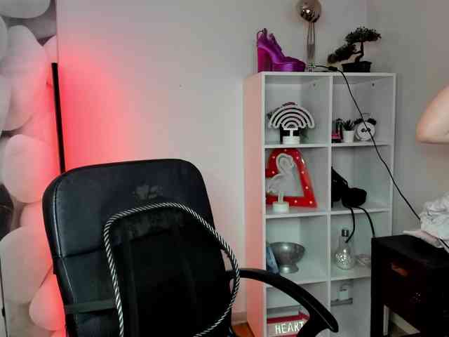 EvelynBlond26 webcam