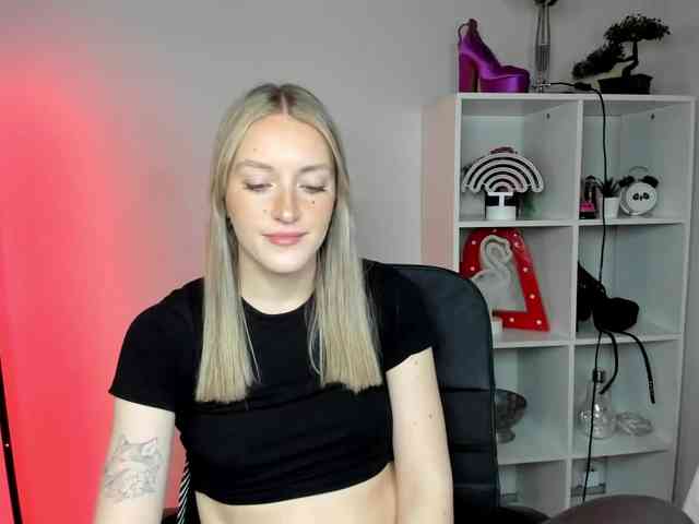 EvelynBlond26 webcam