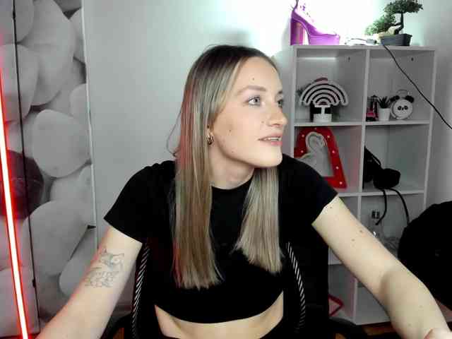EvelynBlond26 webcam