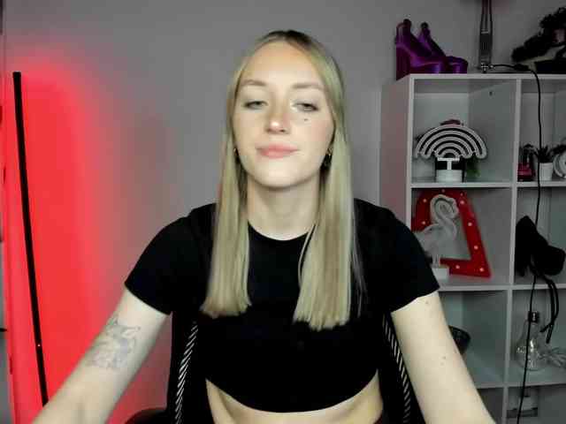 EvelynBlond26 webcam