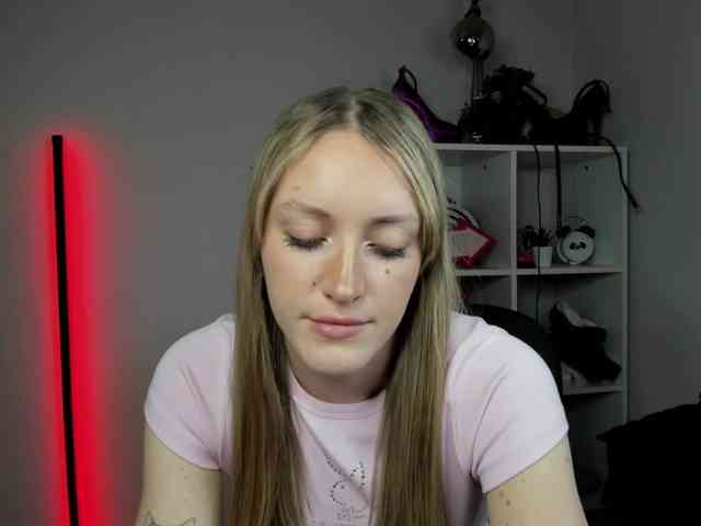 EvelynBlond26
