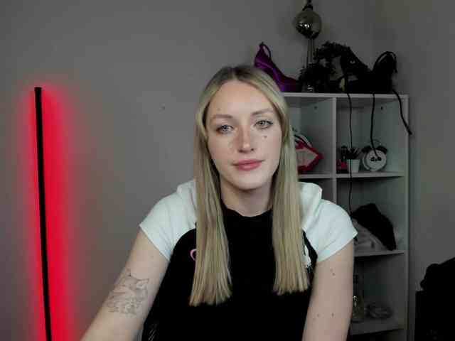 EvelynBlond26