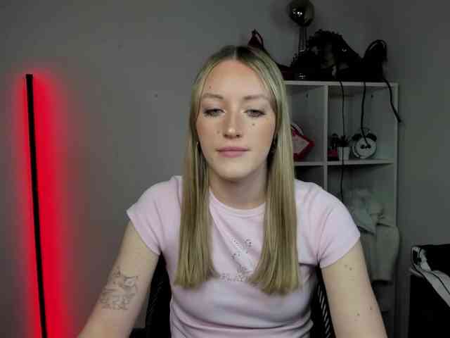 EvelynBlond26