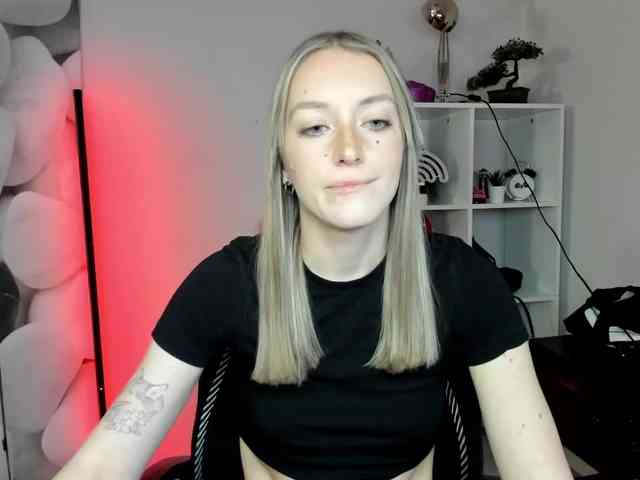 EvelynBlond26 webcam