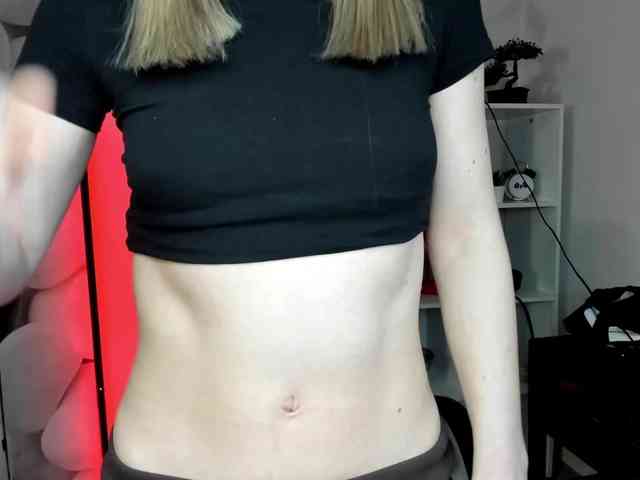 EvelynBlond26 webcam