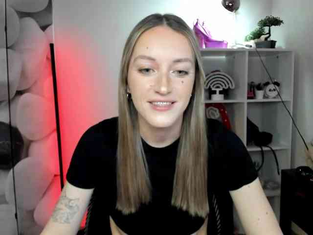 EvelynBlond26 webcam