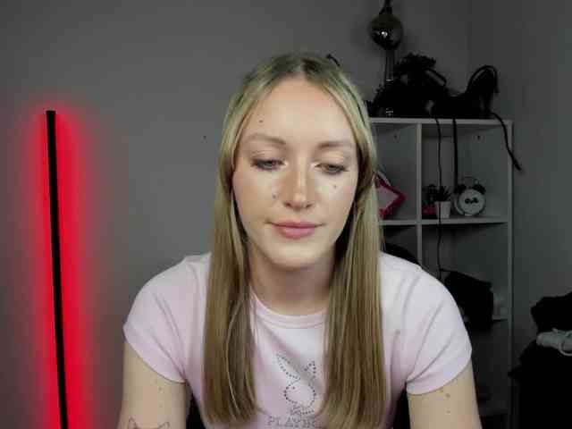 EvelynBlond26