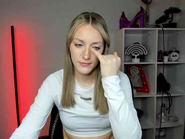 EvelynBlond26 webcam