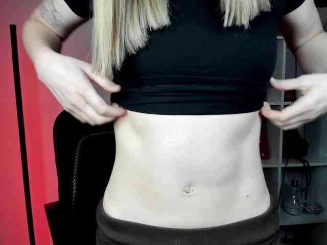 EvelynBlond26 webcam