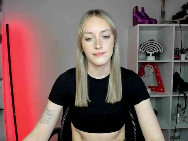 EvelynBlond26 webcam