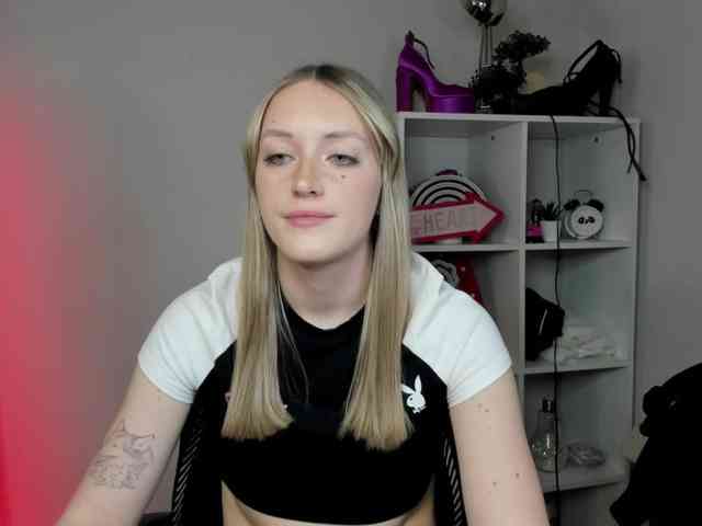 EvelynBlond26