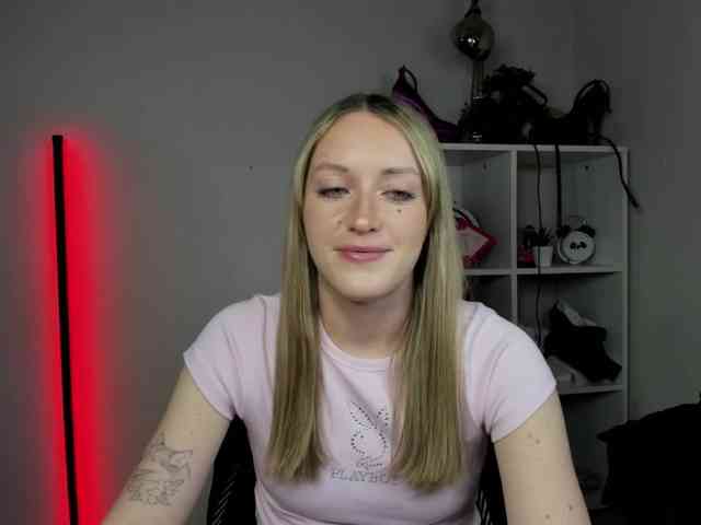 EvelynBlond26