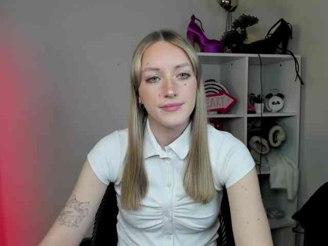 EvelynBlond26