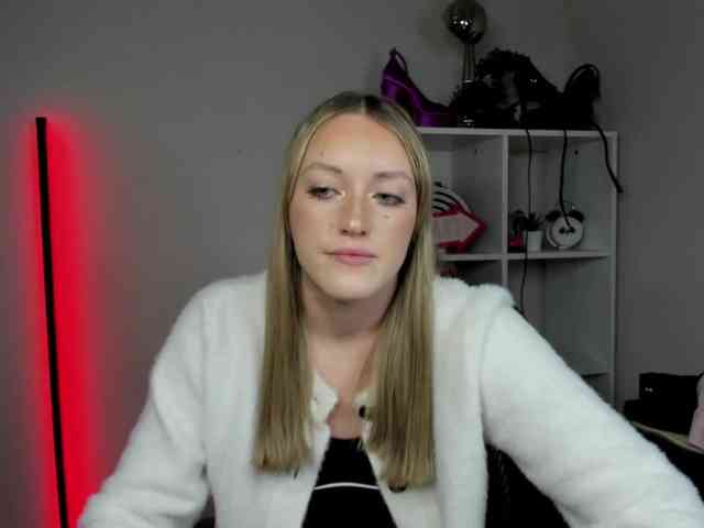 EvelynBlond26