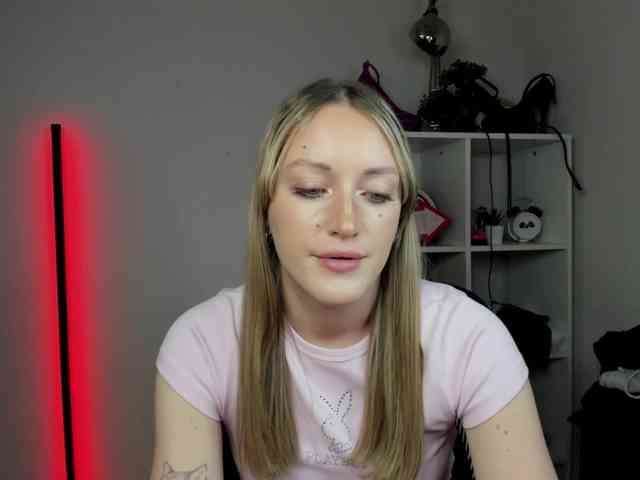 EvelynBlond26