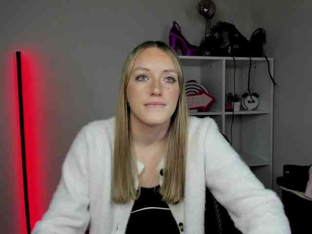 EvelynBlond26