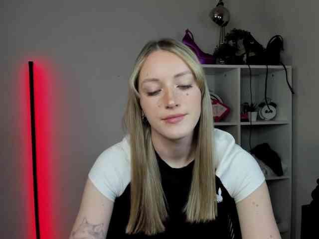EvelynBlond26