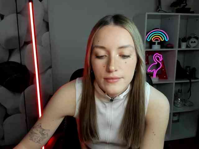 EvelynBlond26 webcam