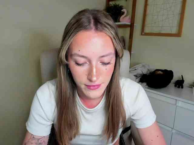 EvelynBlond26 webcam