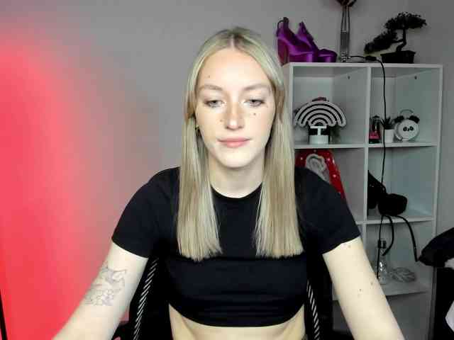 EvelynBlond26 webcam