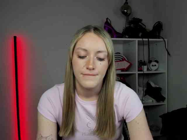 EvelynBlond26