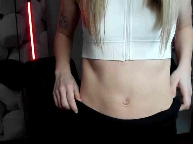 EvelynBlond26 webcam