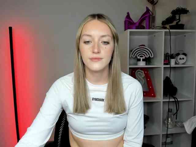 EvelynBlond26 webcam