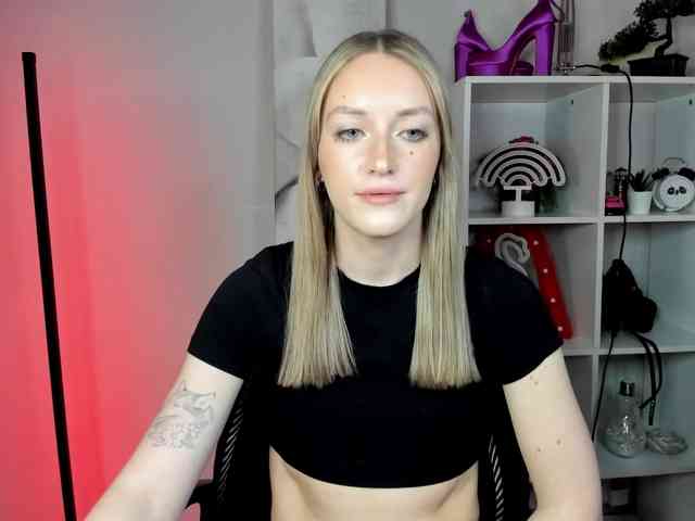 EvelynBlond26 webcam
