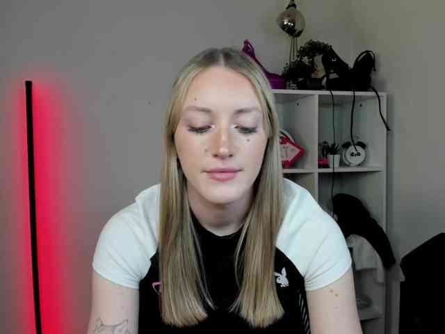 EvelynBlond26