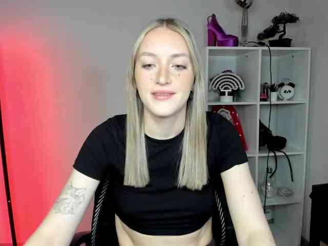EvelynBlond26 webcam