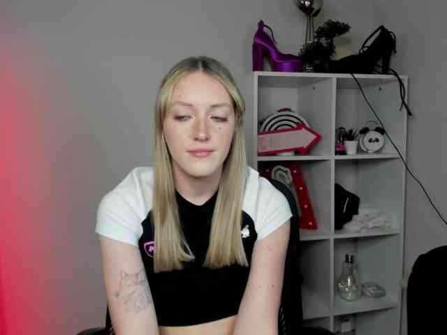EvelynBlond26