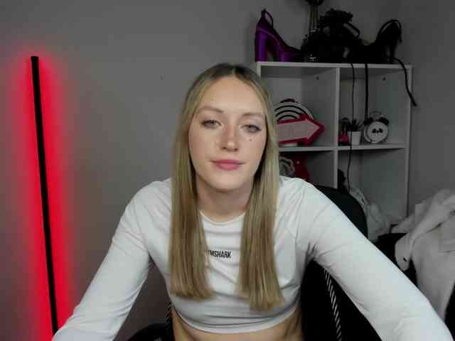 EvelynBlond26