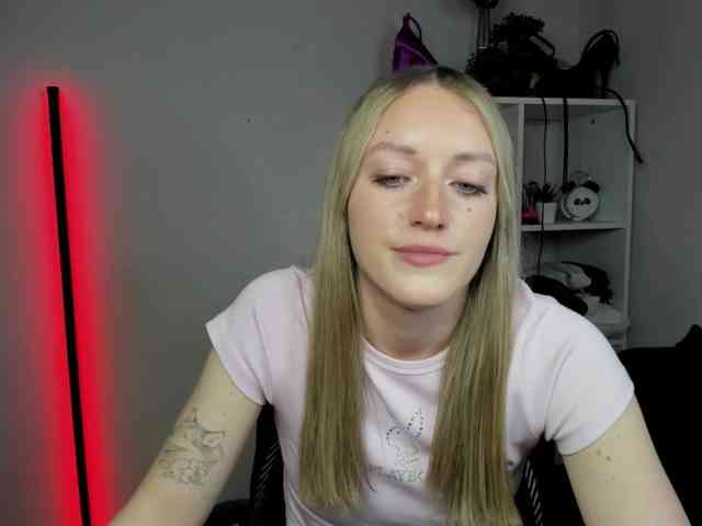 EvelynBlond26