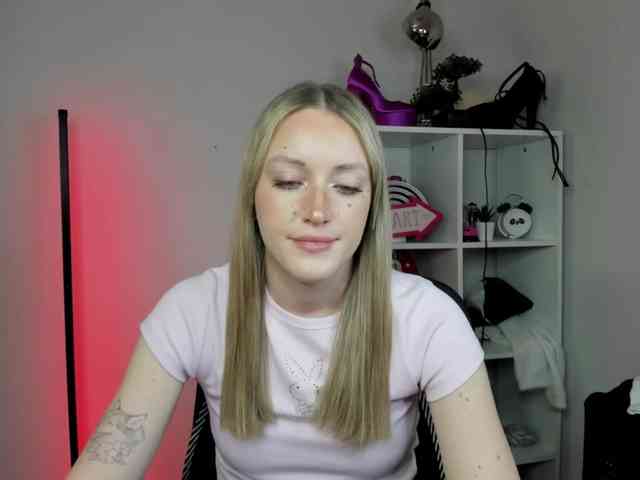 EvelynBlond26