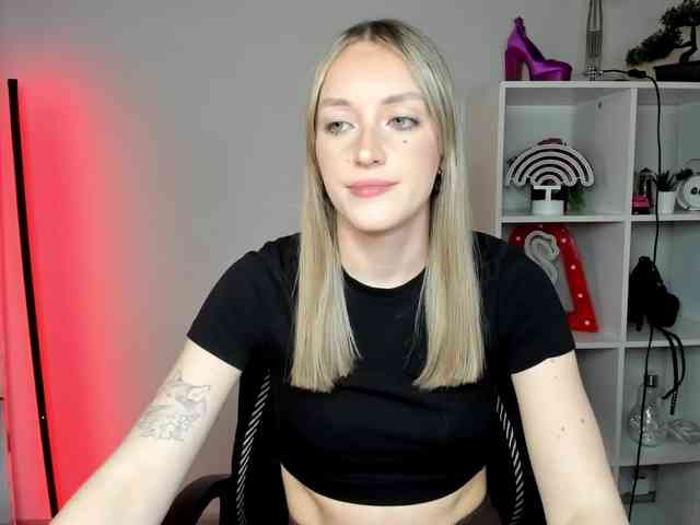 EvelynBlond26 webcam
