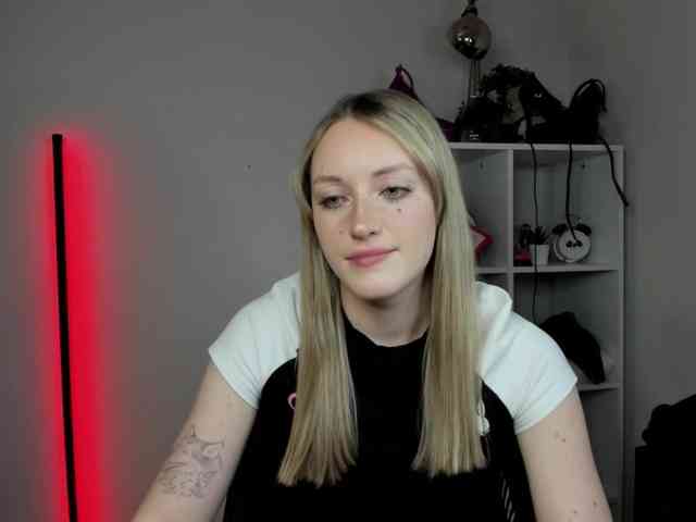 EvelynBlond26