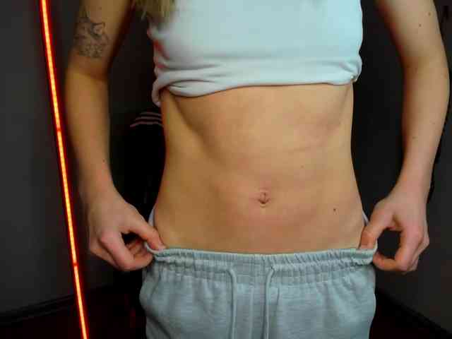 EvelynBlond26 webcam