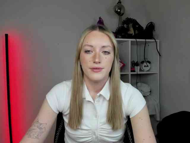 EvelynBlond26