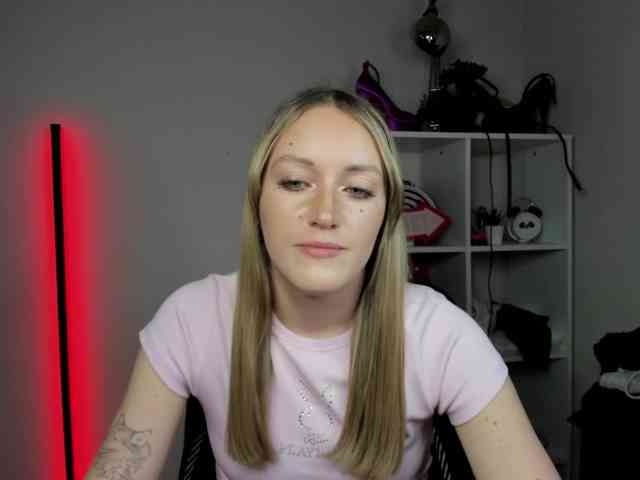 EvelynBlond26