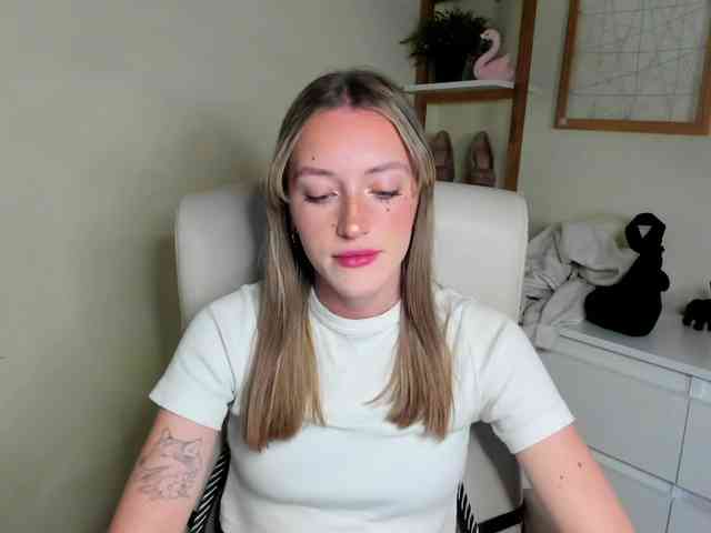 EvelynBlond26 webcam