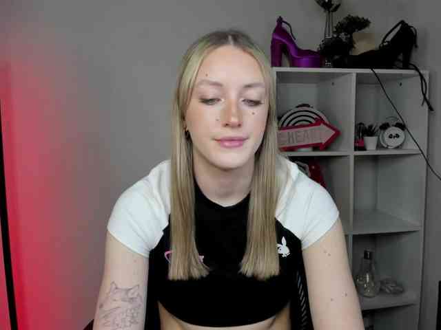 EvelynBlond26