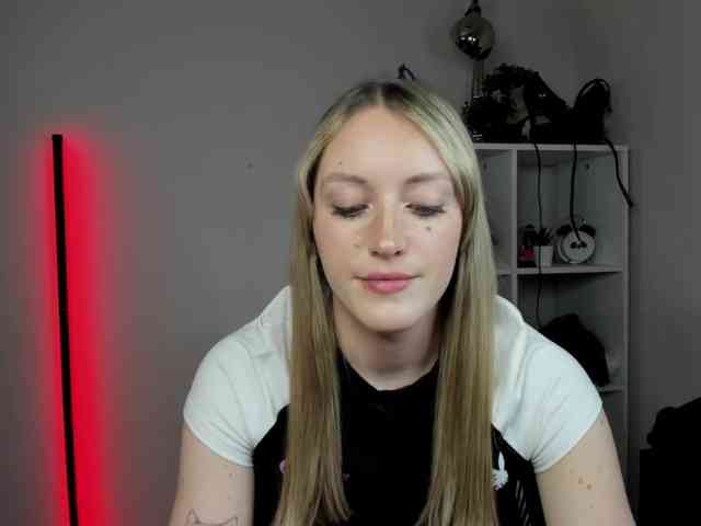 EvelynBlond26