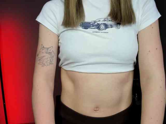 EvelynBlond26 webcam