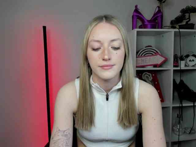 EvelynBlond26