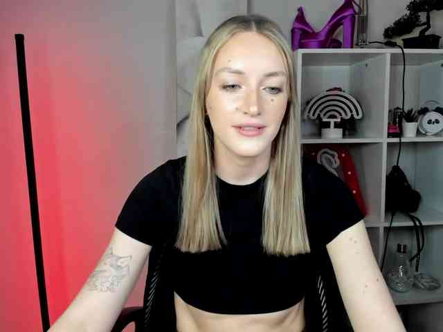 EvelynBlond26 webcam