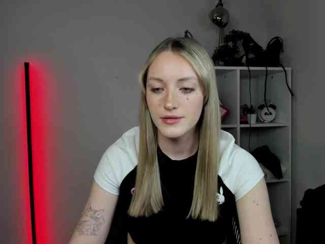 EvelynBlond26