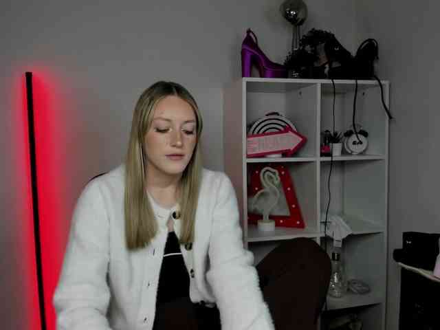 EvelynBlond26 webcam