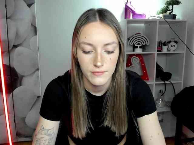EvelynBlond26 webcam