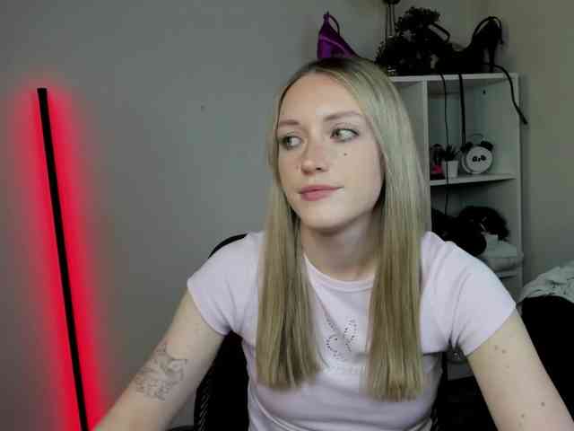 EvelynBlond26