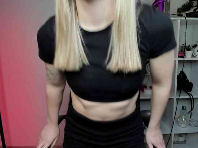 EvelynBlond26 webcam